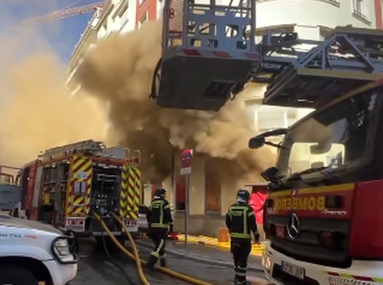 El 'backdraft', el enemigo invisible que enfrentaron los bomberos en Madrid