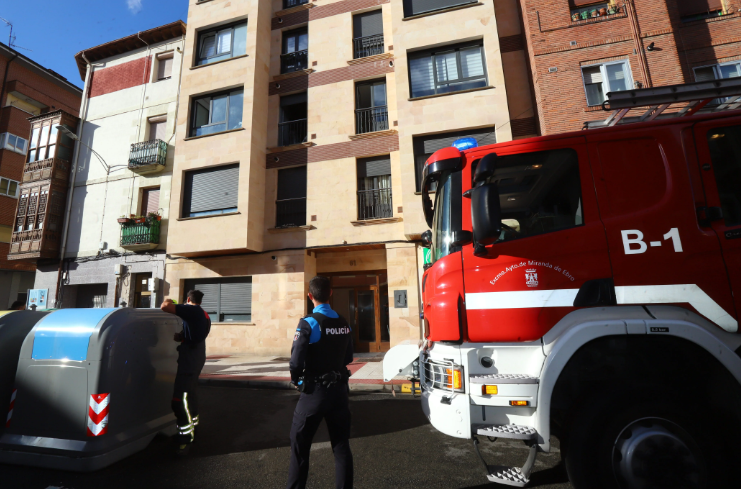 Dos incendios en Miranda provocan intoxicación en una vecina y sus animales