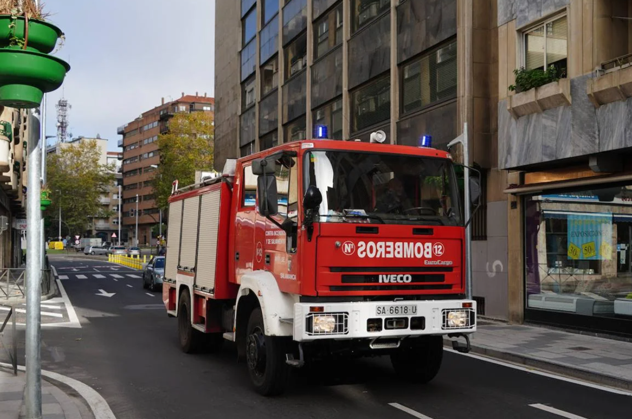 Incendio en restaurante de la Plaza de la Fuente deja un hombre herido tras intentar sofocarlo
