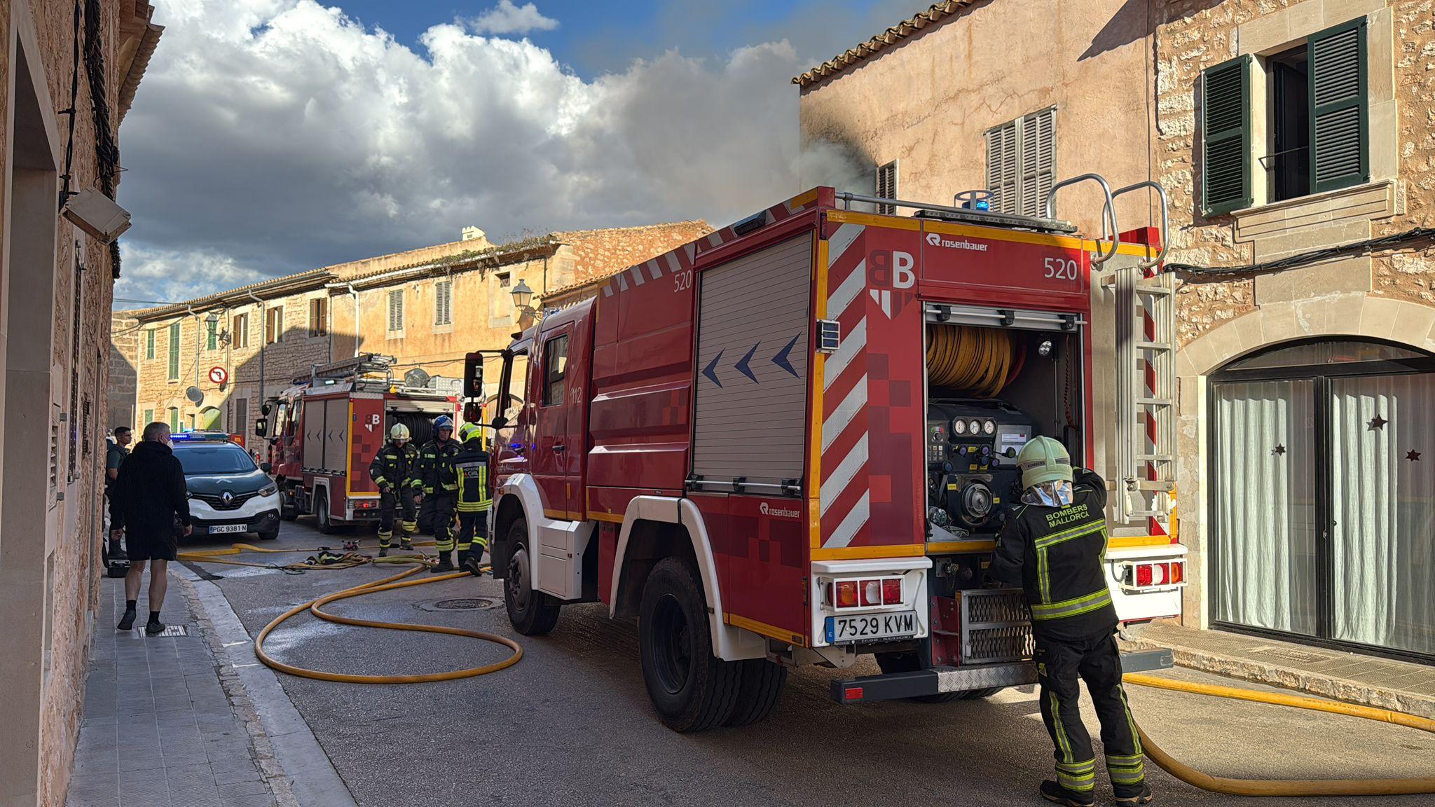 Colapsa una casa en Santanyí tras un imponente incendio