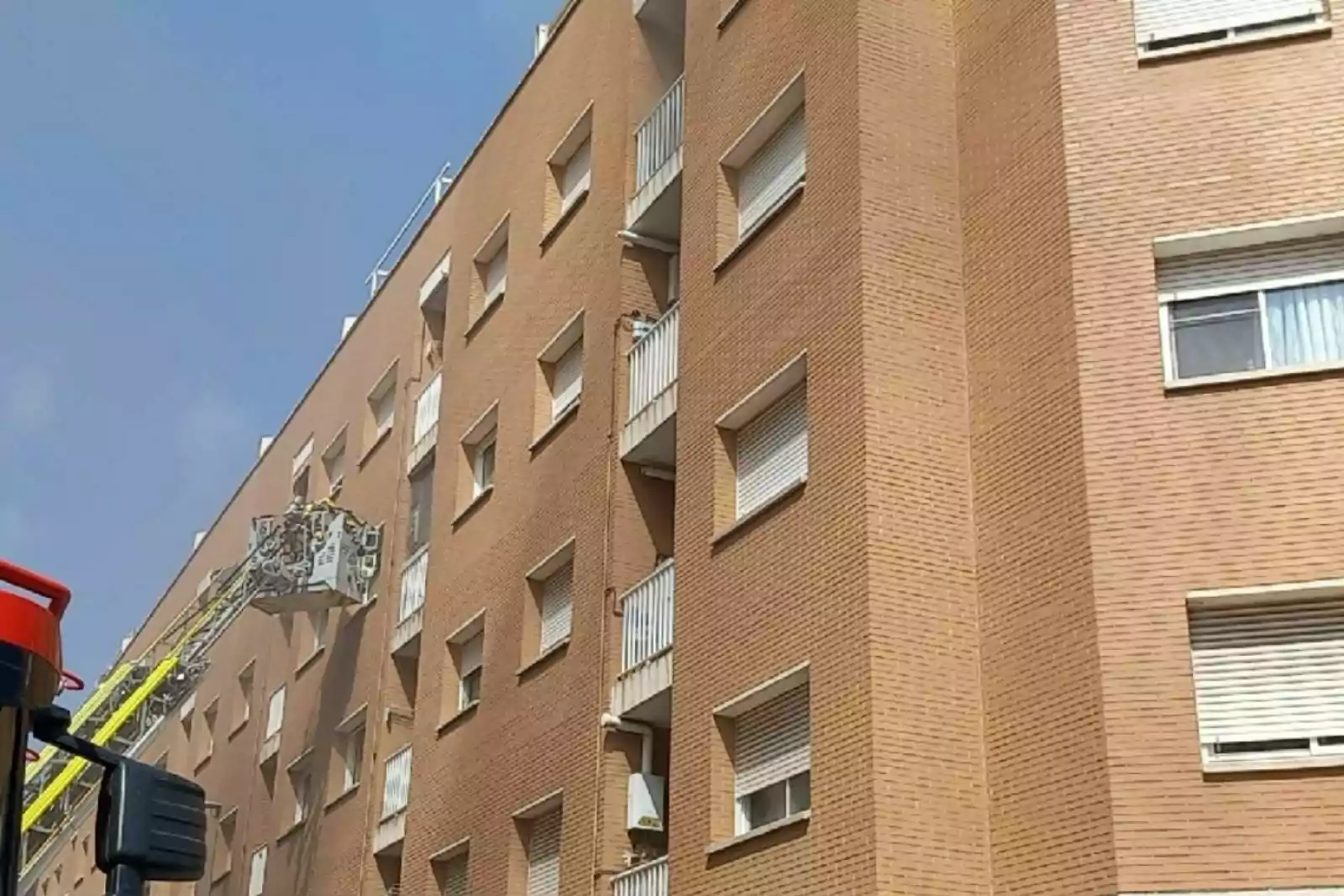 Incendio en una tienda de electrodomésticos en Tarragona provoca la evacuación de vecinos