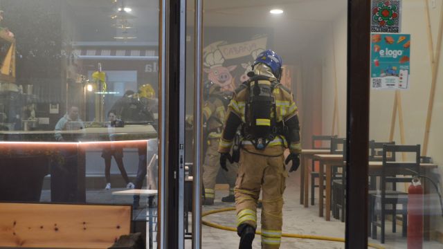Incendio en una brasería de Ribeira reaviva la importancia de la prevención en cocinas industriales