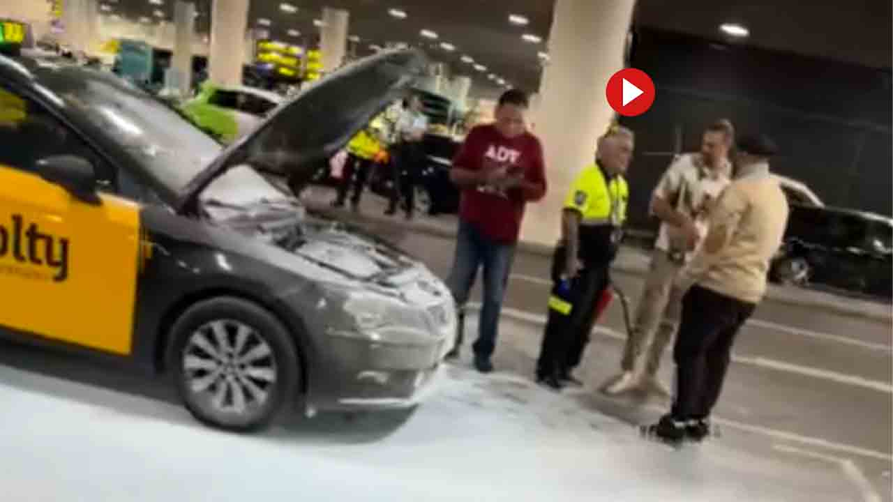 Incendio en un taxi en el Aeropuerto de Barcelona-El Prat desata críticas por fallos en los extintores