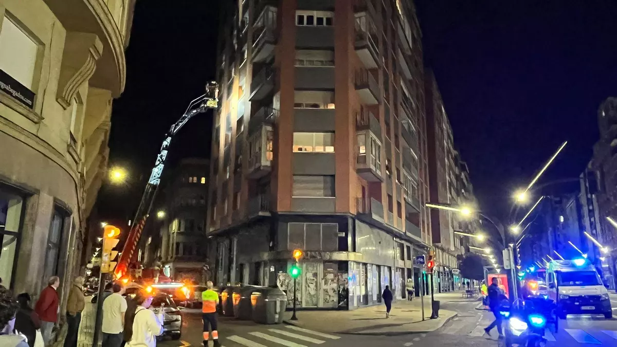 Incendio en la Avenida Constitución: la rápida intervención de los servicios de emergencia evita una tragedia