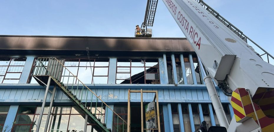 Tragedia en San José: incendio en hotel con permisos al día deja cinco fallecidos