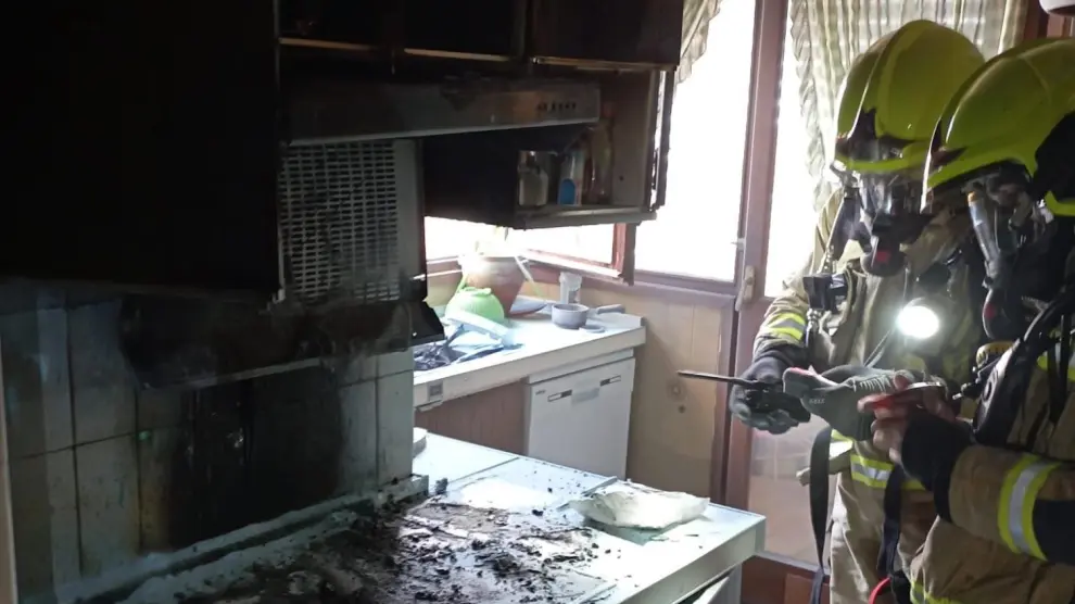 Sofocado incendio en cocina en un décimo piso de las Tres Torres: rápida actuación