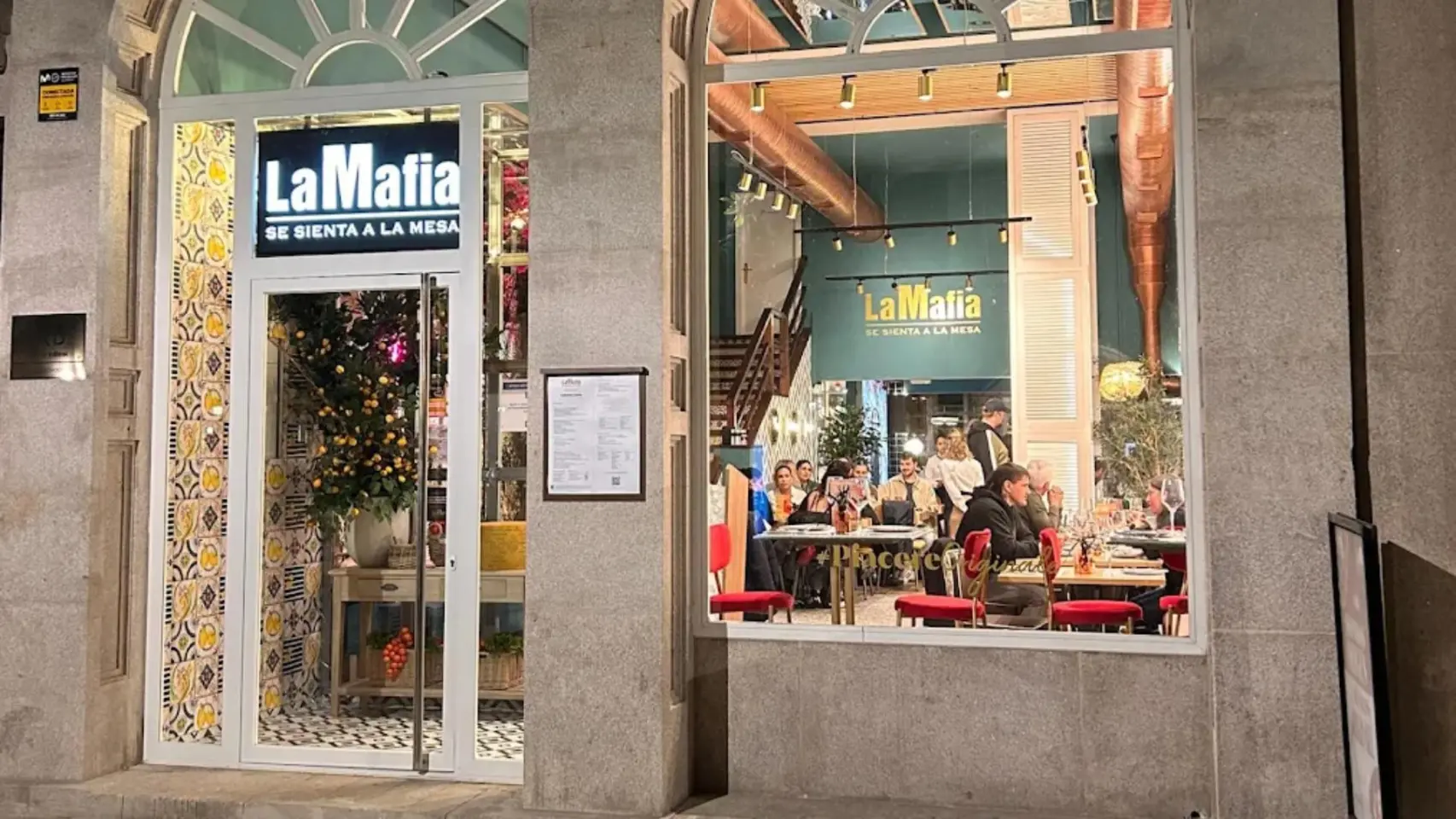 Incendio en un restaurante del centro de Vigo genera gran movilización a primera hora de la mañana. Un suceso que activa los protocolos de seguridad