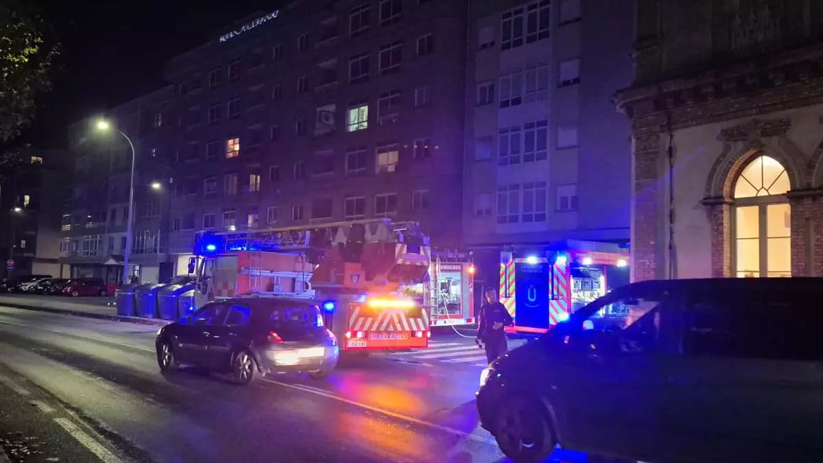 Incendio en Vilagarcía: un hombre resulta intoxicado por humo en su vivienda. Respuesta coordinada ante una emergencia urbana en Vilagarcía.