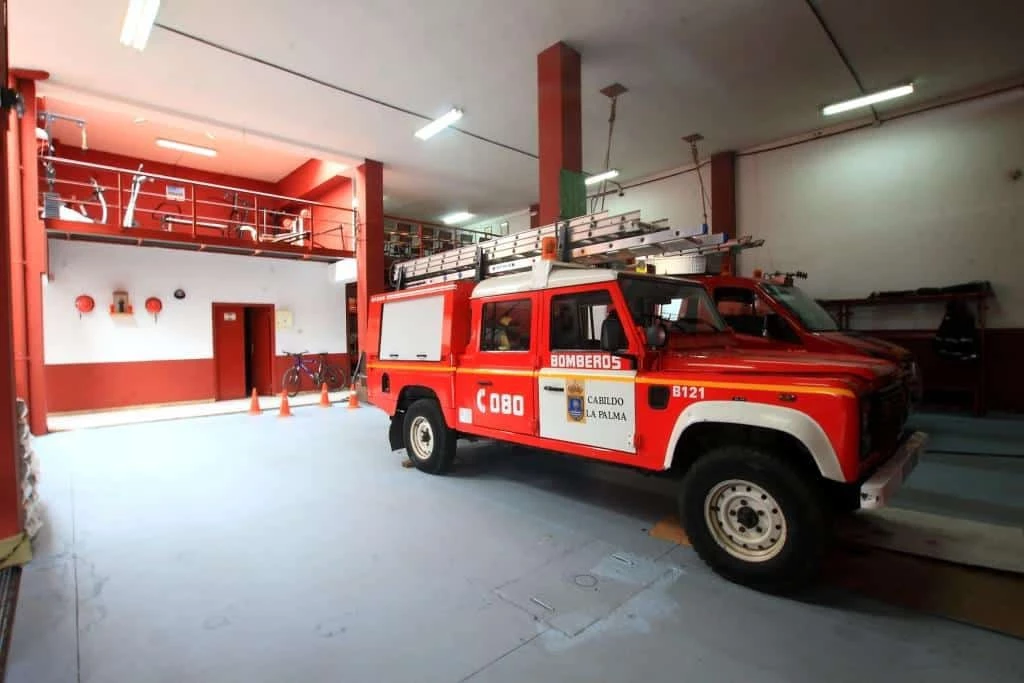 Incendio en una vivienda de Santa Cruz de La Palma moviliza a los servicios de emergencia: Los bomberos logran controlar las llamas en una rápida intervención que evitó daños mayores.