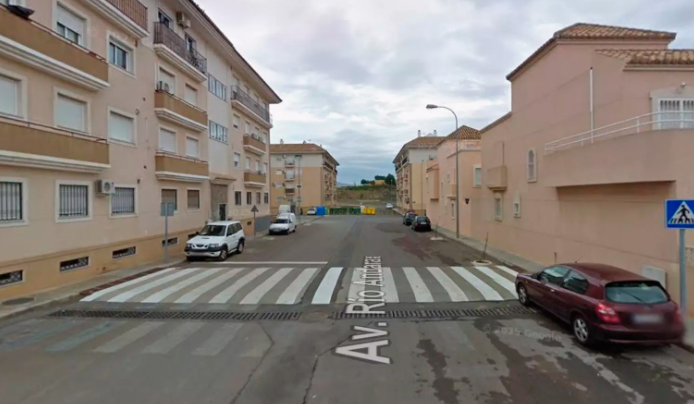 Treinta personas desalojadas por prevención tras un incendio en un garaje de Huércal