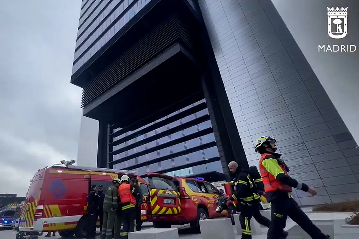 CAOS EN LA CASTELLANA: Evacúan un rascacielos tras un incendio en su subsuelo. Lecciones clave.