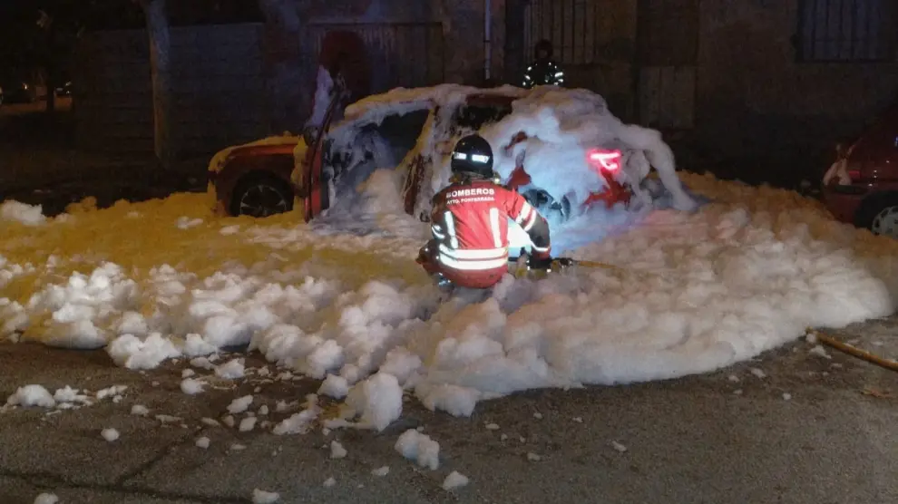 Incendio en un coche microhíbrido en Ponferrada: intervención y medidas de seguridad. Respuesta rápida y profesional