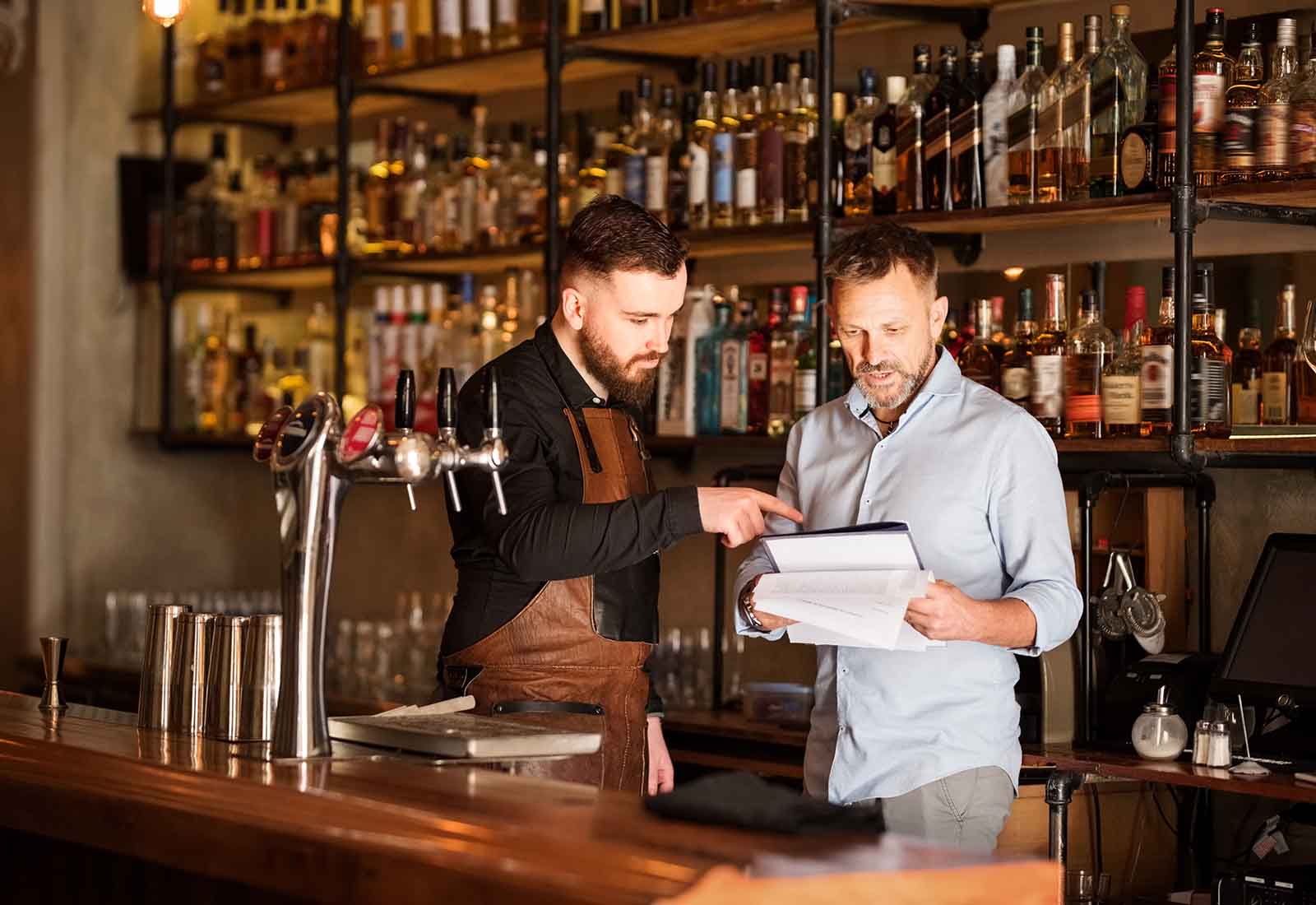 ¿Cuál es la diferencia entre la licencia de bar y cafetería? Marco general de las licencias de hostelería en España.