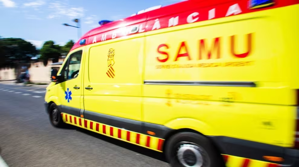 Dos hospitalizados en el incendio de un inmueble en Burriana