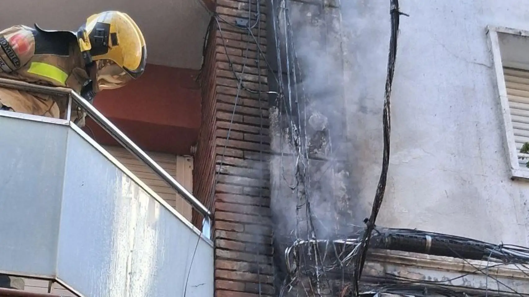 Incendio en L’Hospitalet por el cableado de una caja de luz: impacto, prevención y respuesta