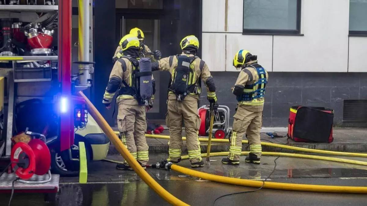 Susto nocturno en Santiago: un incendio en una cocina obliga a intervenir a los bomberos en la rúa Travesía da Calzada do Sar