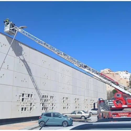Incendio controlado en el Complejo Deportivo Díaz-Flor de Ceuta