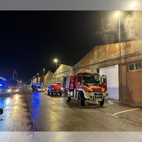 Fuego arrasa nave industrial en Benicarló