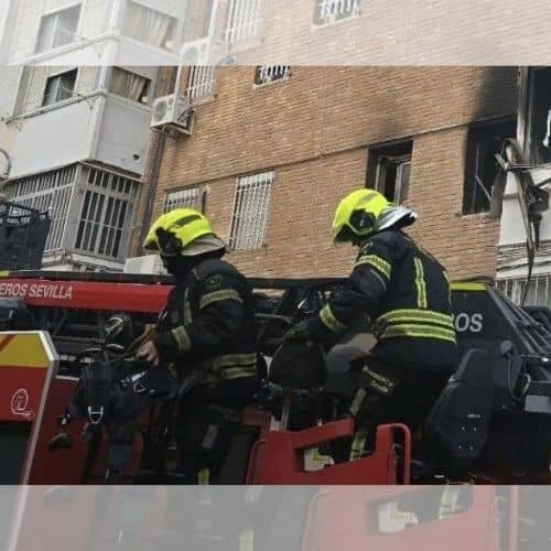 Dos heridos tras fuego en un piso de Sevilla capital