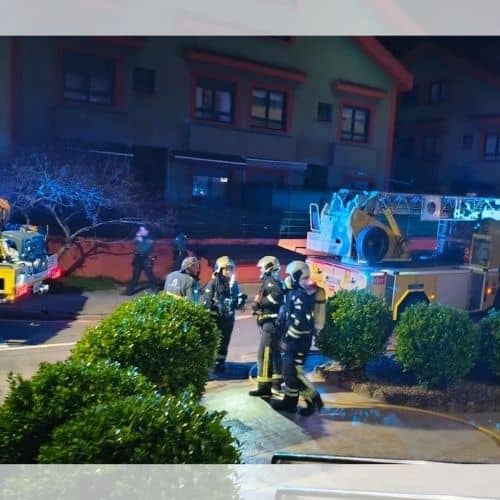 Desalojan a 40 huéspedes tras un incendio en una habitación de hotel en Arriondas
