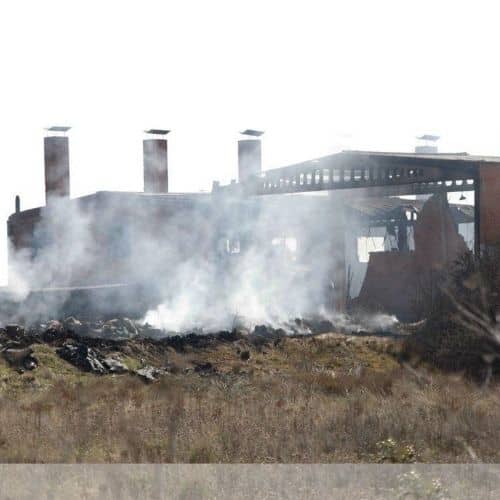 Bomberos logran apagar incendio en nave industrial de La Bañeza