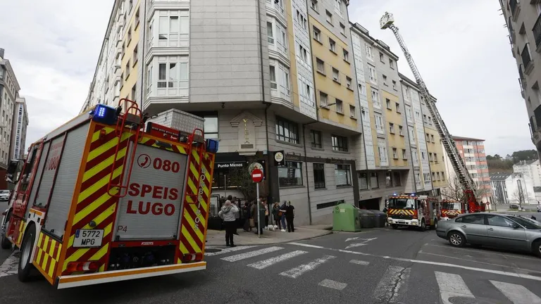 Incendio en restaurante de Lugo moviliza a los bomberos y reabre el debate sobre la seguridad en cocinas profesionales