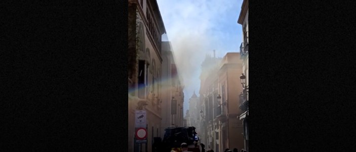 Incendio en un bar del centro de Sevilla por una freidora deja un herido por inhalación de humo en la calle Cuna