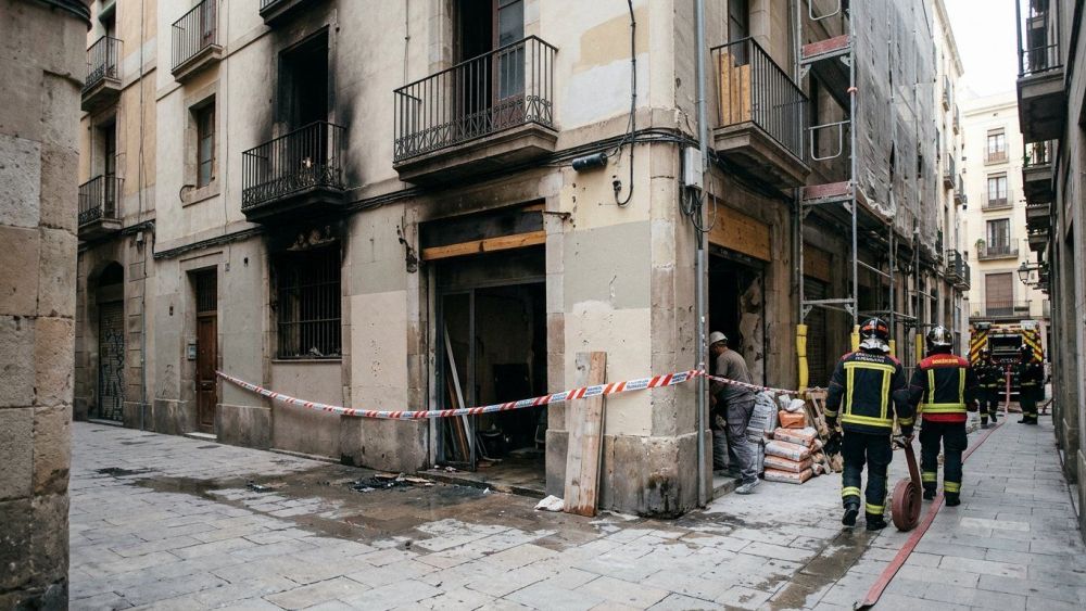 Incendio en el Raval: rápida intervención evita una tragedia en un edificio municipal en obras
