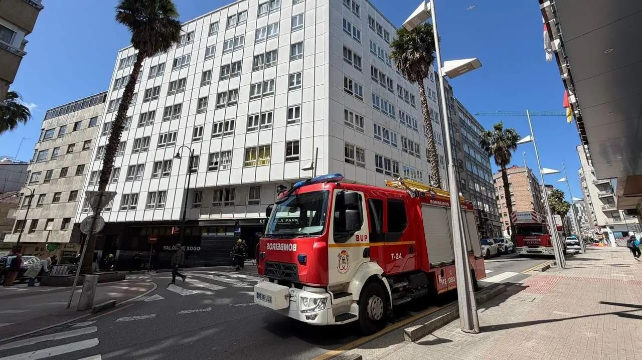 Incendio en vivienda de Pontevedra genera alarma tras originarse en una cocina doméstica