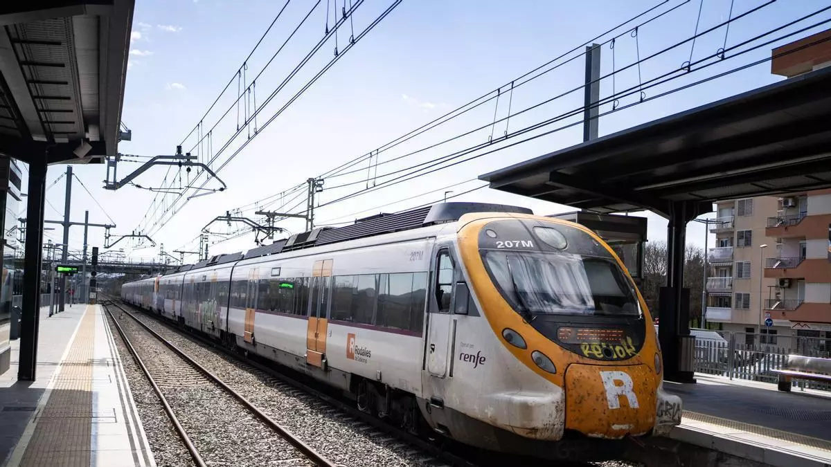 Interrupción ferroviaria en la costa catalana por incendio cercano a las vías