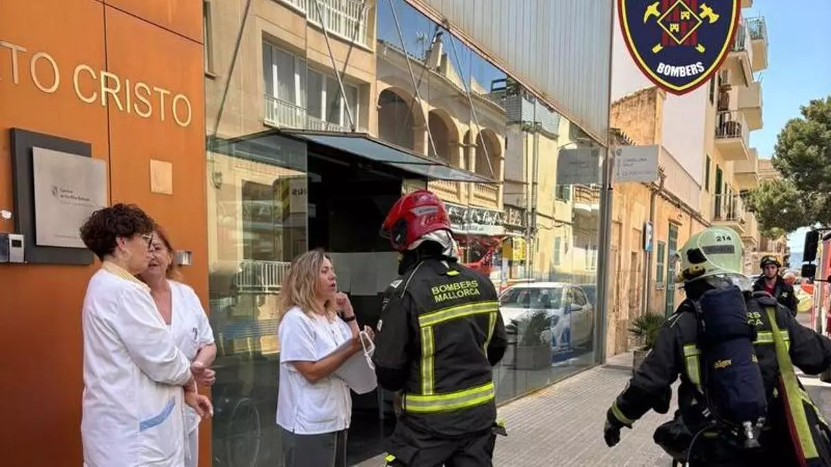 Simulacro de incendio en centro sanitario de Porto Cristo pone a prueba la respuesta ante emergencias