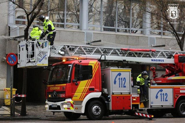 Incendio en vivienda de Usera deja una mujer intoxicada leve y dos mascotas fallecidas