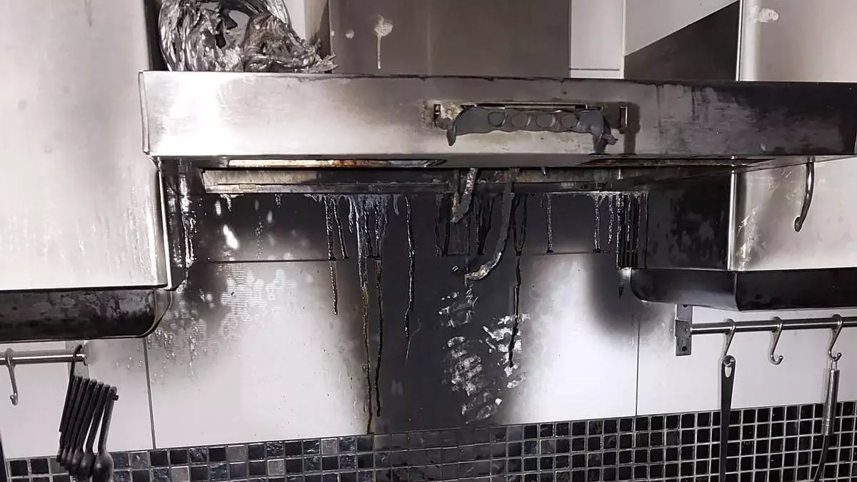 Un vecino logra sofocar un incendio doméstico en Milladoiro y evita una tragedia mayor