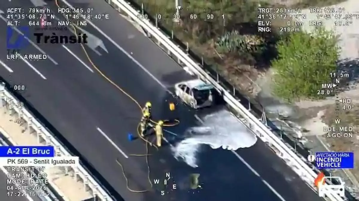 Incendio de vehículo en la A2 en El Bruc provoca cortes y desvíos hacia la NIIz