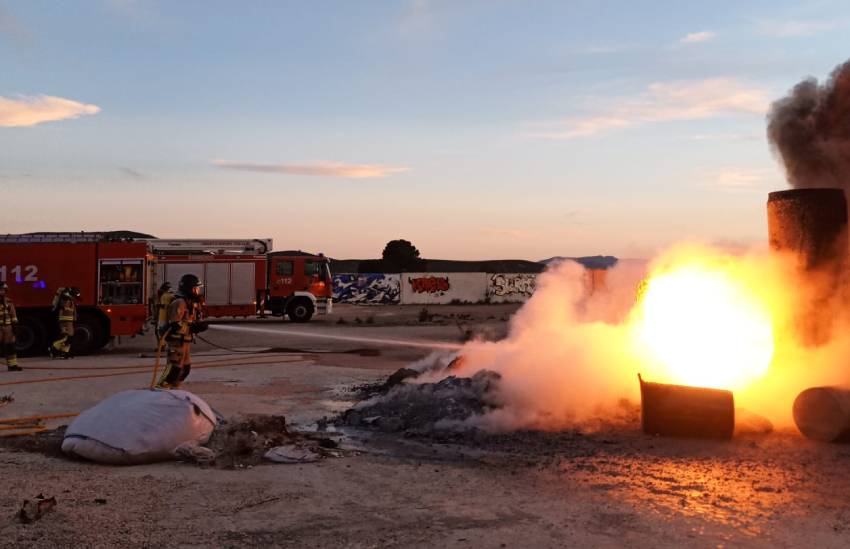 Investigan un incendio provocado en las antiguas instalaciones de Pronave en Yecla