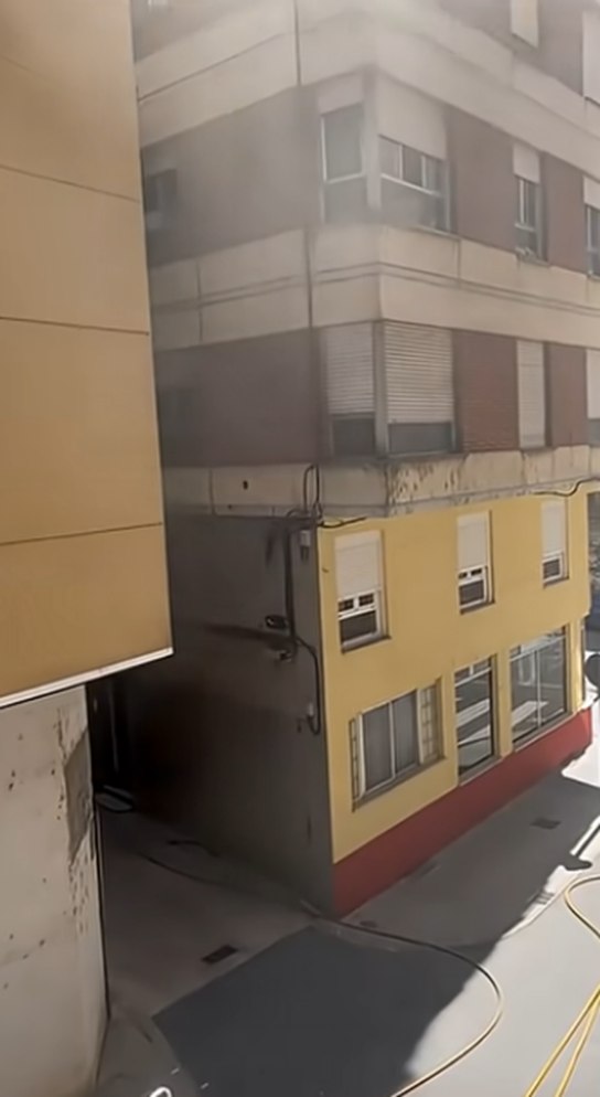 Incendio en vivienda de O Barco de Valdeorras obliga a evacuar un edificio y moviliza a emergencias