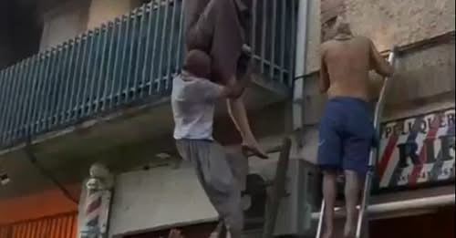 Valdemorillo vive una madrugada de valentía tras un incendio que atrapó a varias familias entre humo y llamas