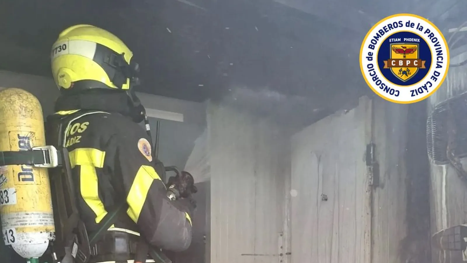 Aparatoso incendio en un restaurante de Chiclana deja tres heridos por inhalación de humo