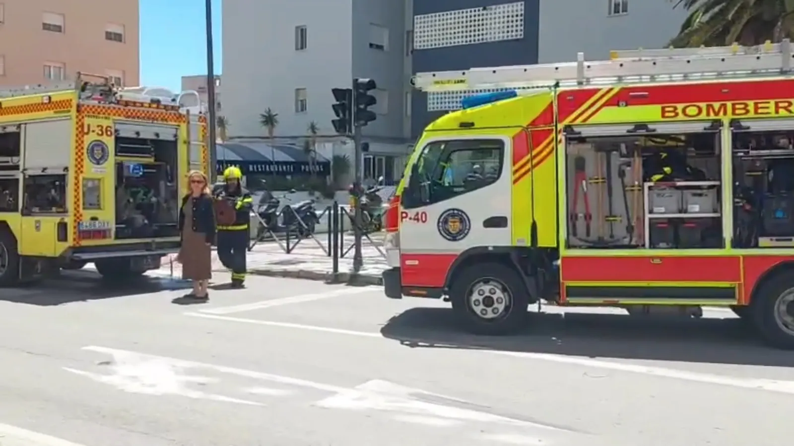 Aparatoso incendio en una pizzería de San Fernando obliga a desplegar un amplio operativo de emergencia