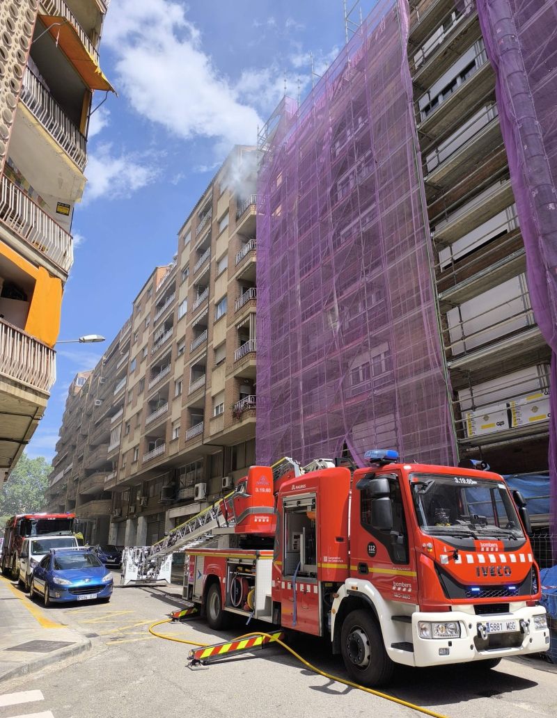 Incendio en una vivienda de Lleida obliga al desalojo de varios vecinos tras una intensa intervención de los Bomberos