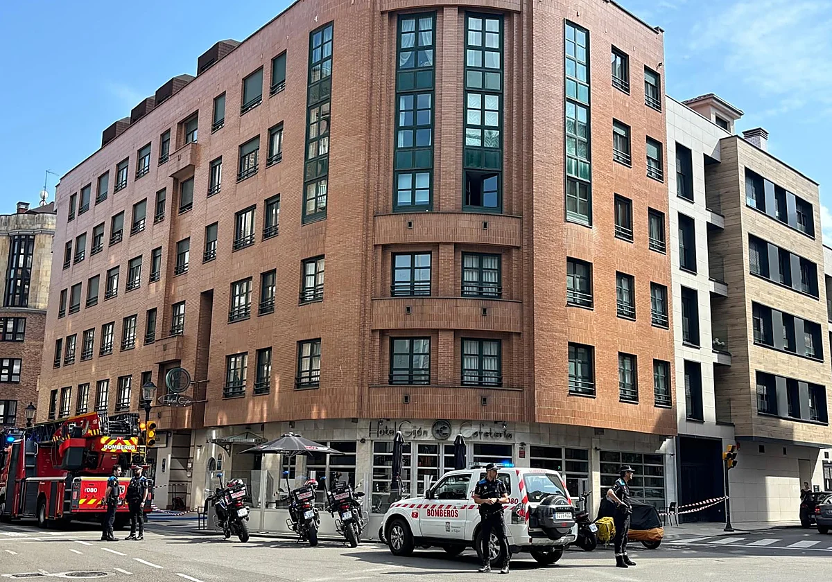 Alarma en un hotel de Gijón tras un incendio en cocina que movilizó a bomberos y servicios de emergencia