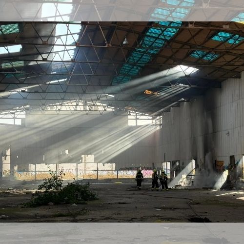 Arde una nave industrial en el Parque Empresarial de Poniente de la Zona Franca