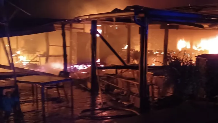 Incendio destruye por completo el restaurante Los Caballos KM0 en Sada