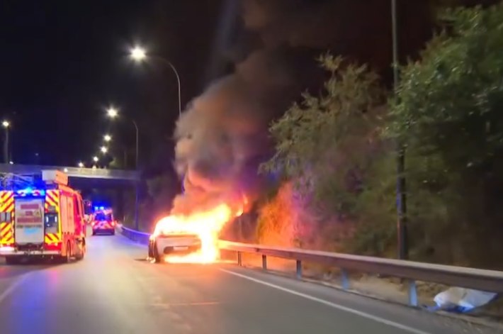Arde un coche eléctrico en la A-3