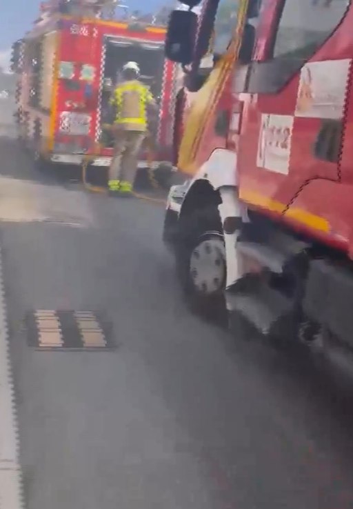 Rápida intervención vecinal evita una tragedia tras un incendio en una vivienda de Granada