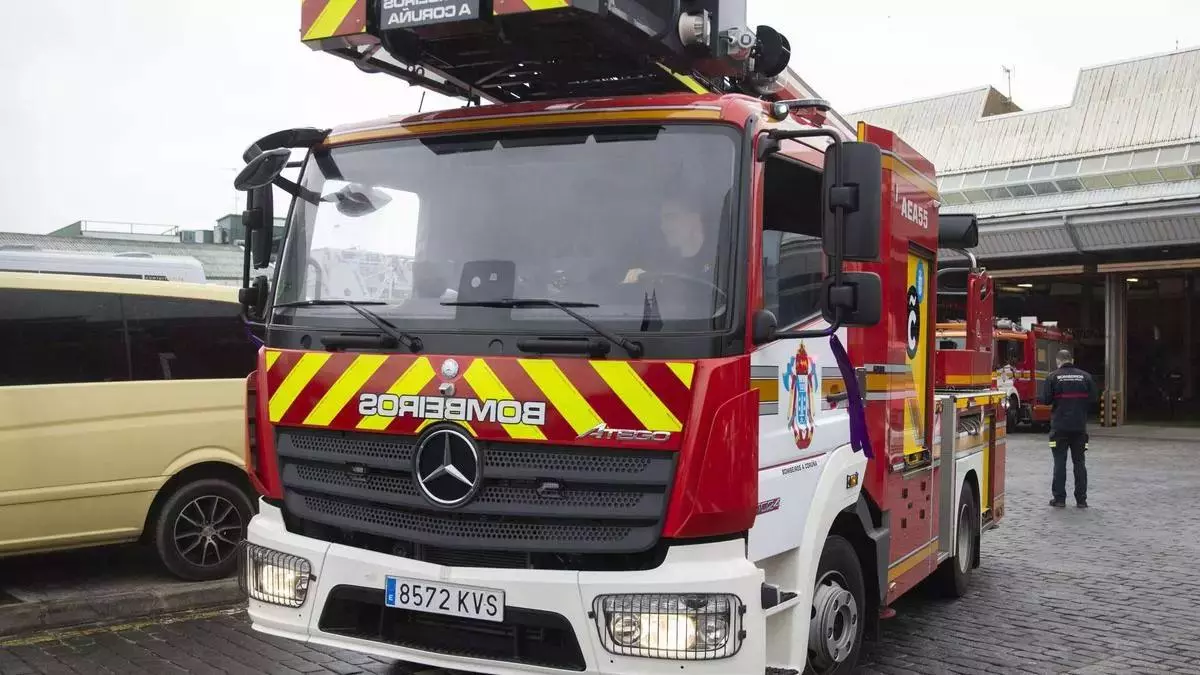 Incidente eléctrico en un bar de la calle San Andrés de A Coruña obliga a la intervención preventiva de los bomberos