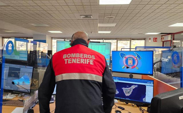 Un incendio en la cocina de una vivienda de Tenerife deja un hombre herido por humo y quemaduras