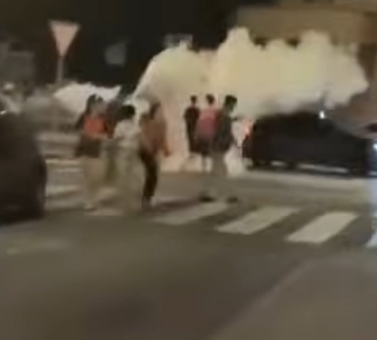 Una noche de celebración termina envuelta en una nube blanca en las calles de Burriana
