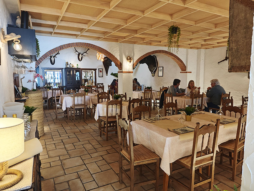 Incendio en la Venta La Perdiz de Arcos obliga al cierre temporal de un histórico restaurante gaditano