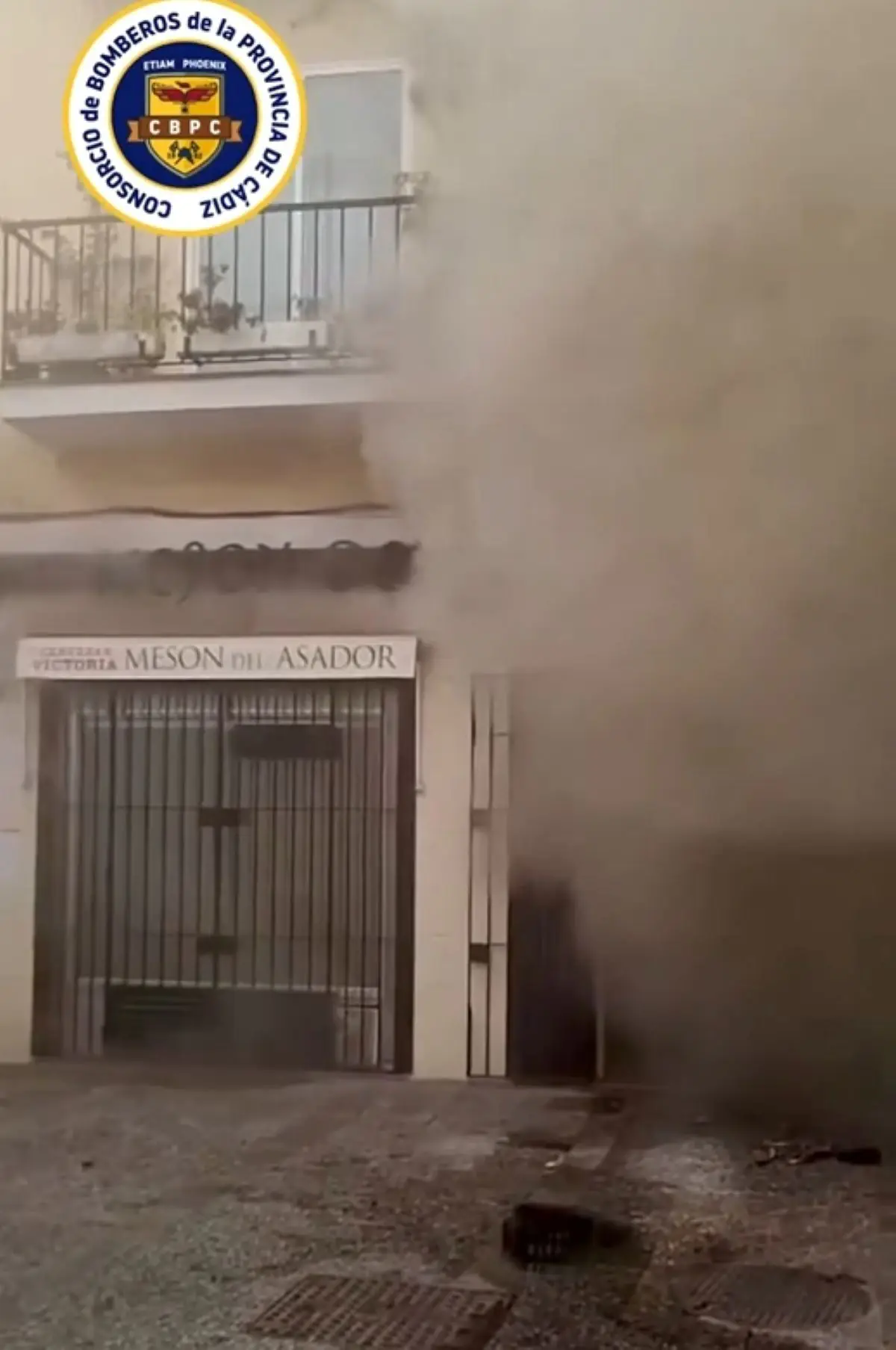 Incendio en un restaurante de Jerez obliga al desalojo de un edificio y moviliza a 13 bomberos
